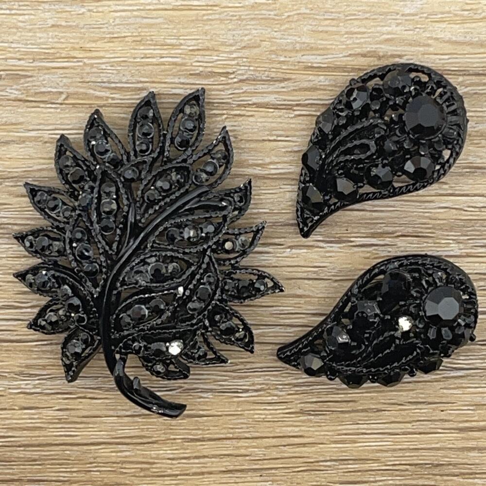VTG Black Leaf Goth Whimsygoth Rhinestone Brooch and Clip on Earrings Mourn Pin
